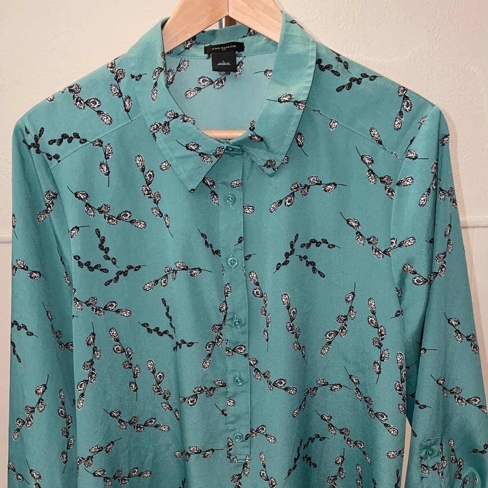 Ann Taylor Factory Women Green Long Sleeve Button-Down Shirt Large